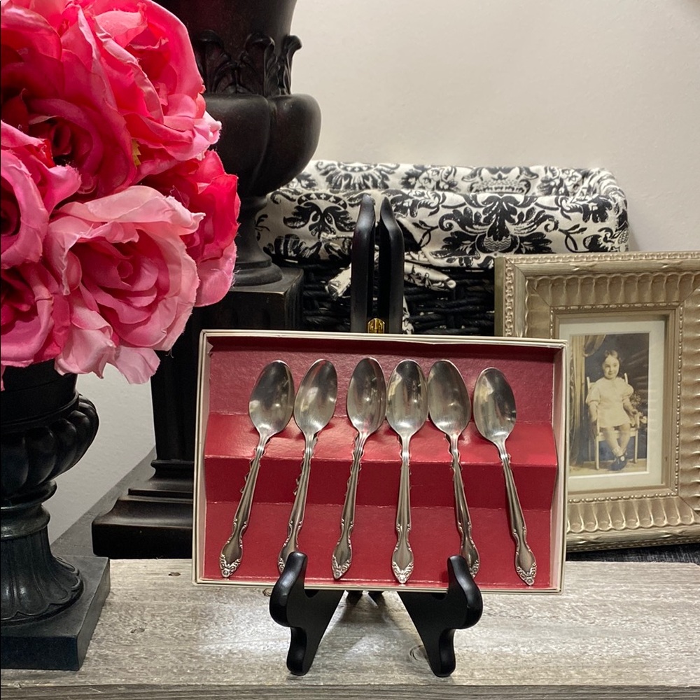 Wm. Rogers ‘Lady Densmore’ Silver-Plated Dessert Spoon Set - 6 Pieces!